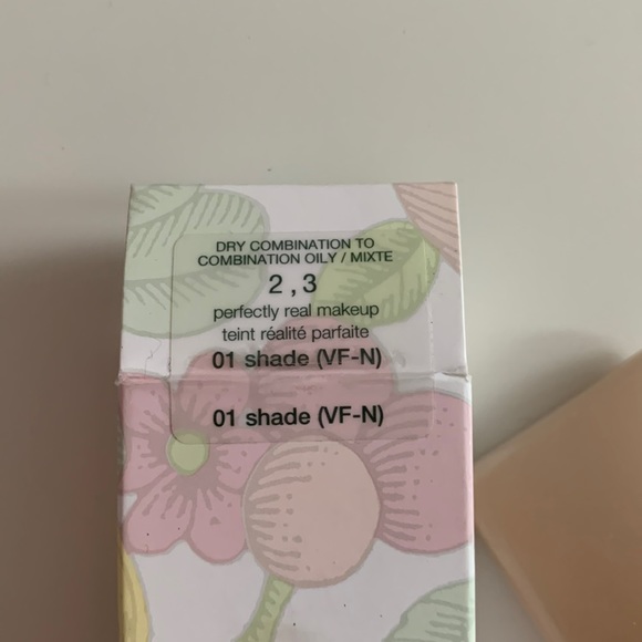 NEW Clinique foundation 01 - Picture 3 of 3